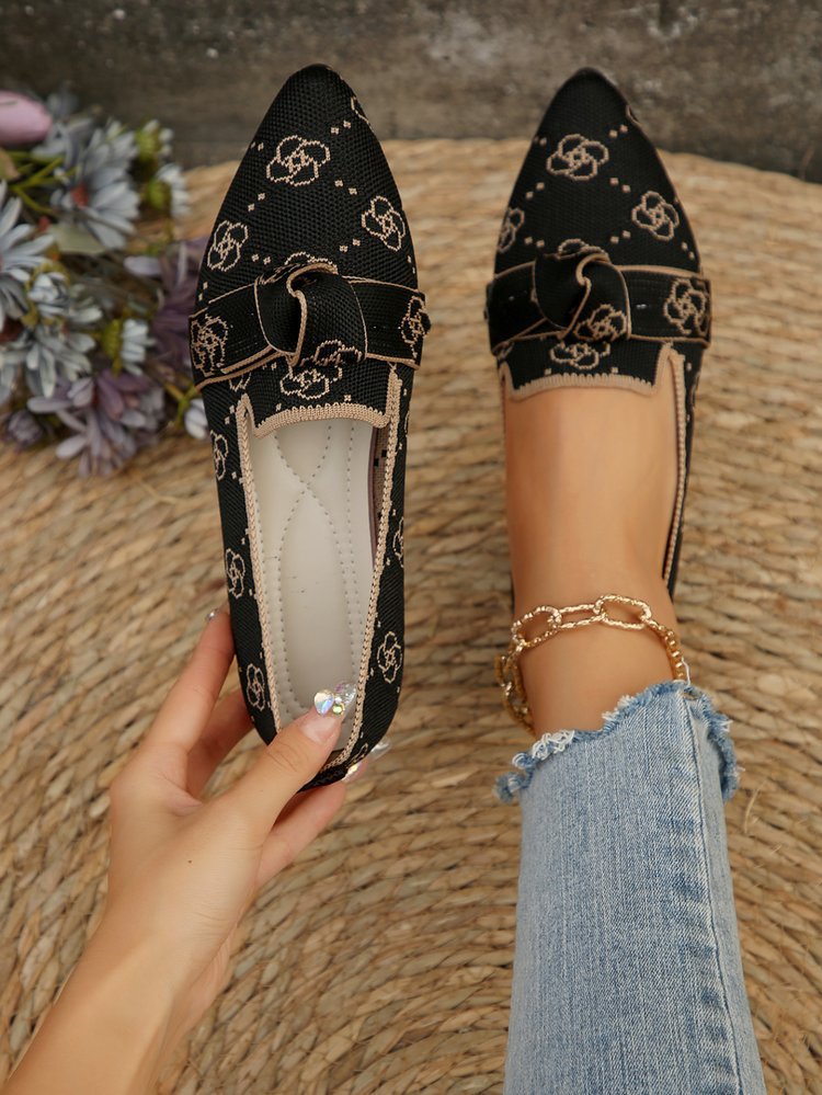 Pointed-Toe Slip-On Flat Shoes