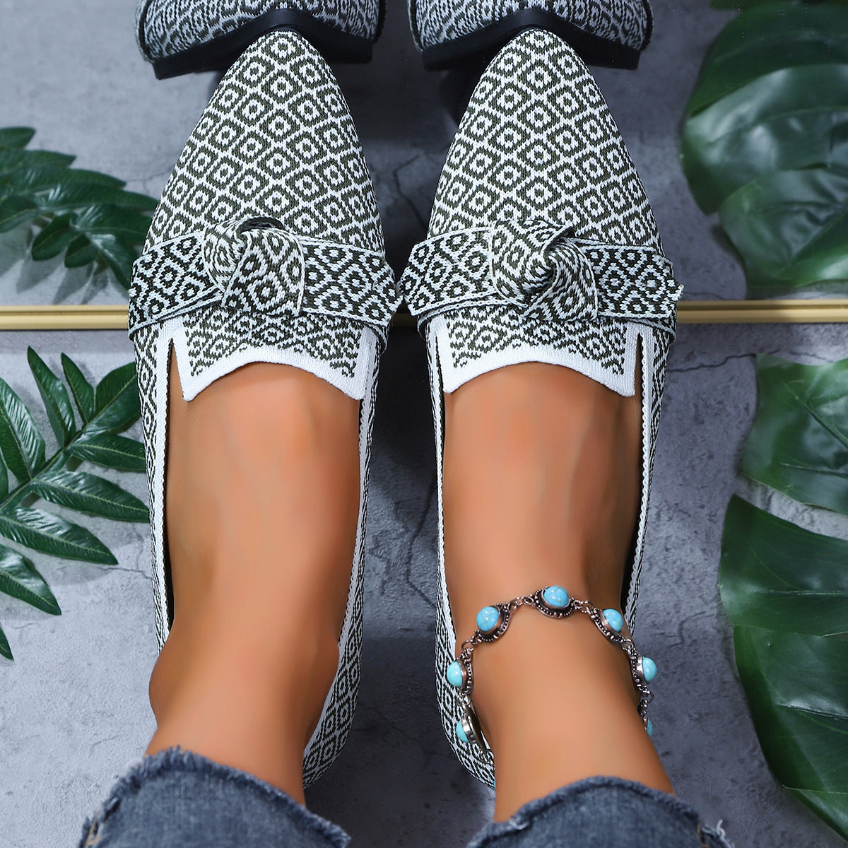 Pointed-Toe Slip-On Flat Shoes