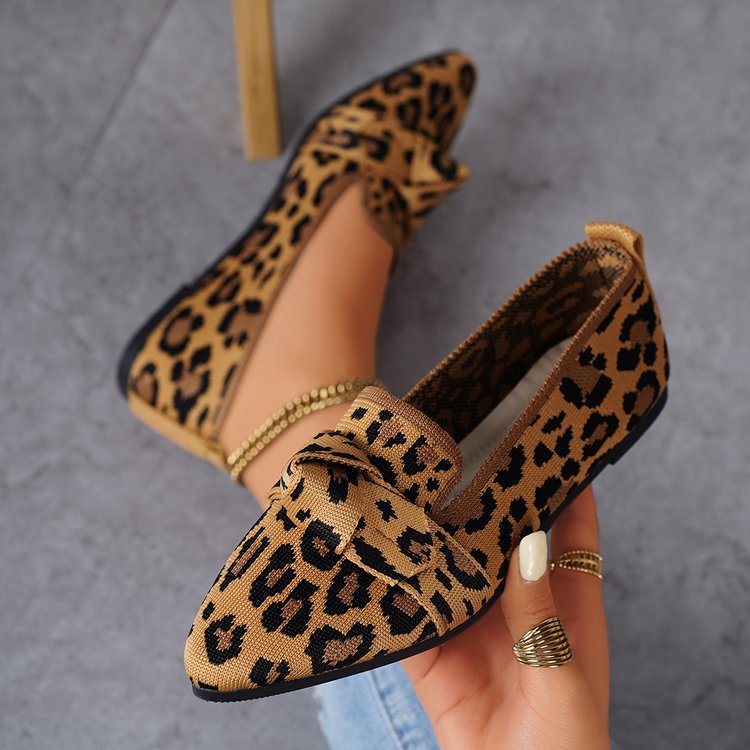 Pointed-Toe Slip-On Flat Shoes
