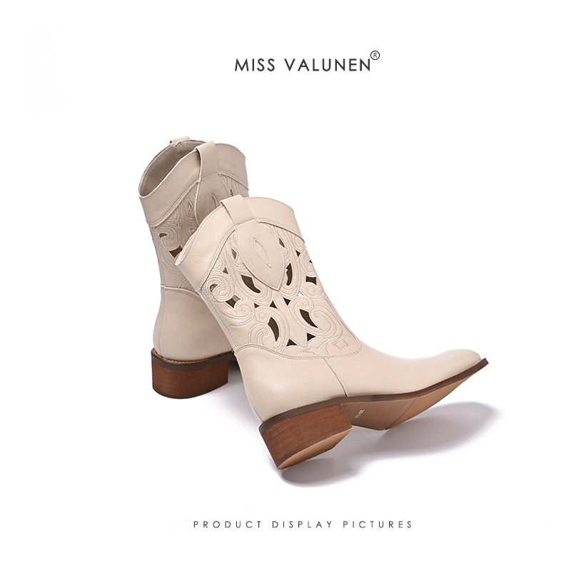 f09d002b-535d-4a89-8312-0b541a5832a6 - Poised Curves